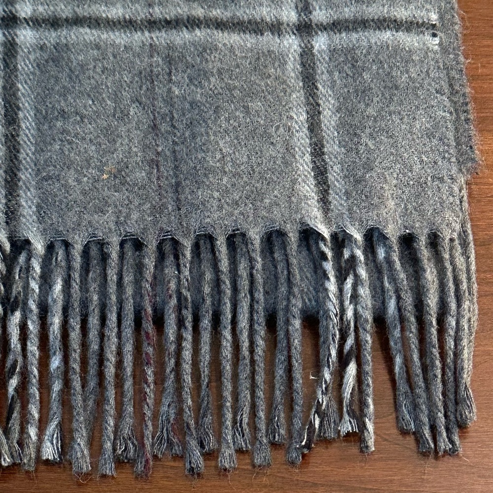 🌟HP🌟VTG 2000s Italian Made Unisex Soft Gray Acrylic Window Pane Plaid Scarf - Picture 7 of 8